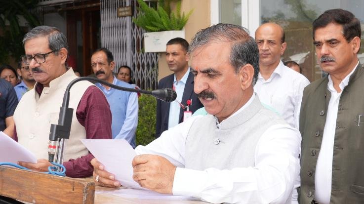 Chief Minister administered oath of emotional unity and goodwill