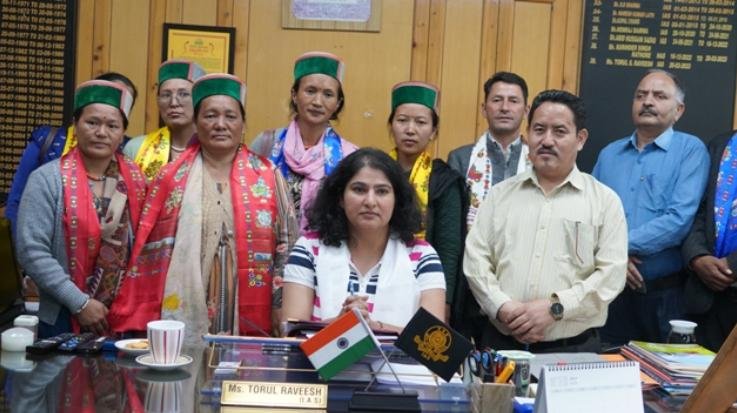 People's representatives of 14 panchayats of Vibrant Village program met DC