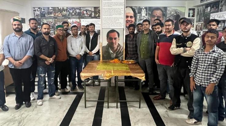 Shimla: Youth Congress pays tribute to former PM Rajiv Gandhi