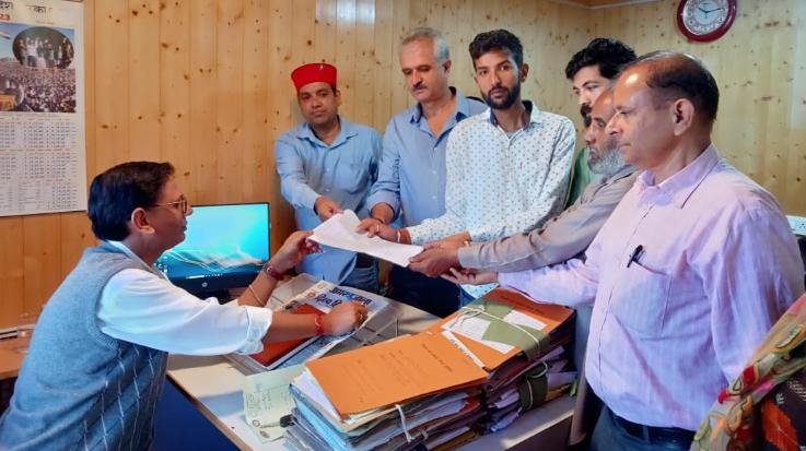 Nagrik Sabha submitted memorandum to SJPNL management regarding the problems of Krishna Nagar