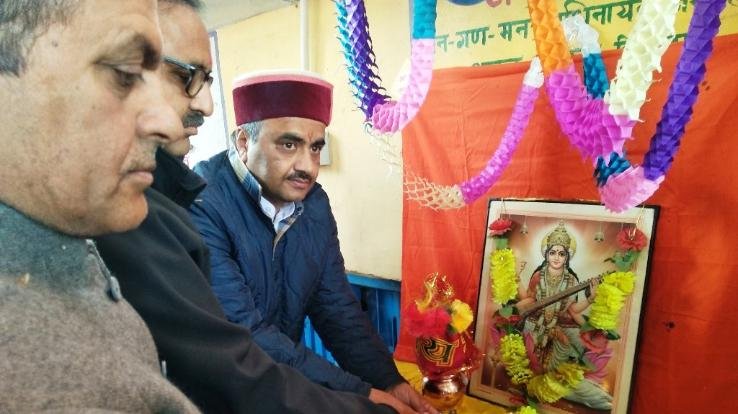 विद्यार्थियों में शिक्षा एवं संस्कारों के साथ व्यावहारिक भावना भी पैदा करें