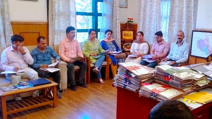 Solan: Additional Deputy Commissioner Solan gave instructions to suspend Aadhaar centers which have not been providing services for a long time.