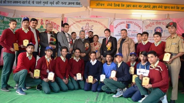 विभिन्न गतिविधियों में विजेता रहे विद्याार्थियों को विधायक सुभाष ठाकुर ने किया सम्मानित