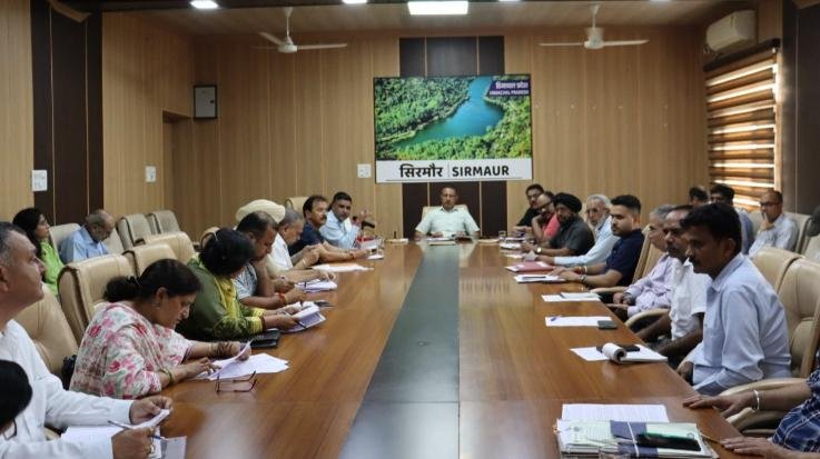 Nahan: Report on disabled pension form immediately, Panchayat Secretary: Sumit Khimta