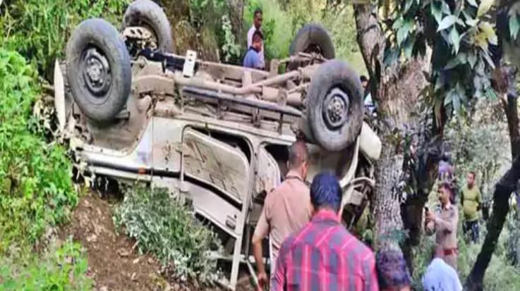 Bolero fell into a ditch on Chamba's Sidhakund Mani Marg, 3 killed; 8 people injured