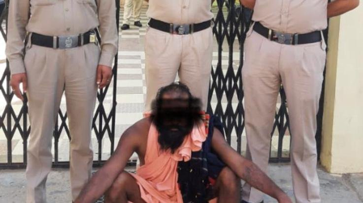 Solan: Dhongi Baba took away gold ring worth 50 thousand on the pretext of blessing, police arrested