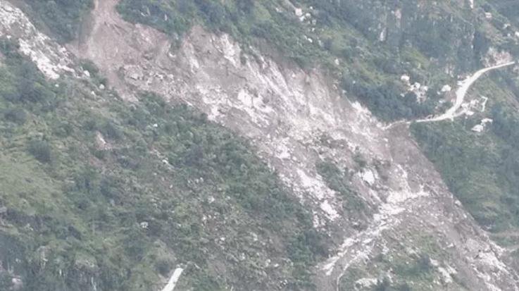 Kinnaur cut off from the country and the world: Mountain fell on 200 meter portion of APH in Nigulsari 2111