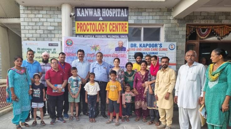 Una: Himotkarsh Parishad and Pasricha Astpal Jalandhar set up camp in Kanwar Hospital.