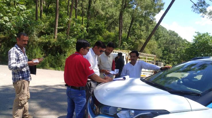 Hamirpur: RTO issued challan to vehicles for breaking rules