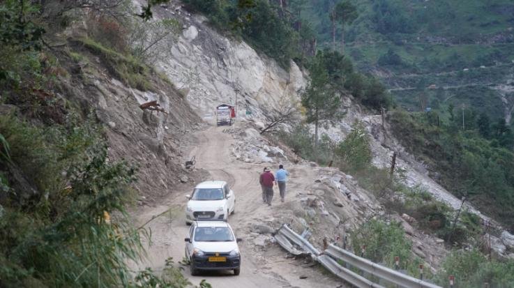 Kinnaur: DC inspected the sinking point of Nigulsari and took stock of the traffic system.