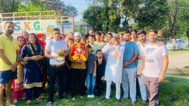 Farewell to Ganpati Bappa in Lambagaon with cheers and hymns