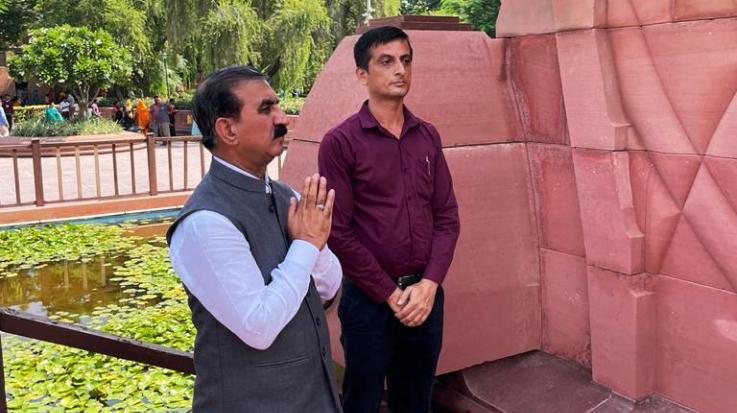 Chief Minister paid tribute to the fighters in Jallianwala Bagh