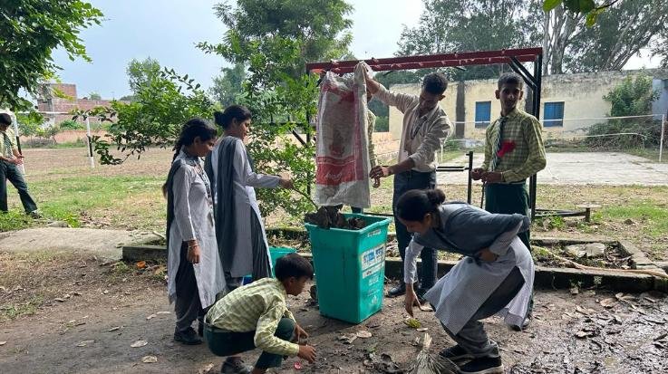 Indora: Trainees of Minerva College conducted cleanliness campaign in government schools
