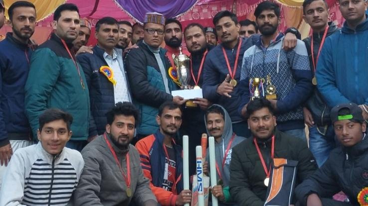युवा क्लब कंधर मांगल द्वारा आयोजित क्रिकेट प्रतियोगिता का समापन