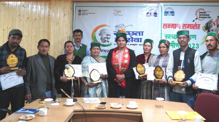 Kinnaur: Deputy Commissioner honored 6 panchayats for doing excellent work in cleanliness.