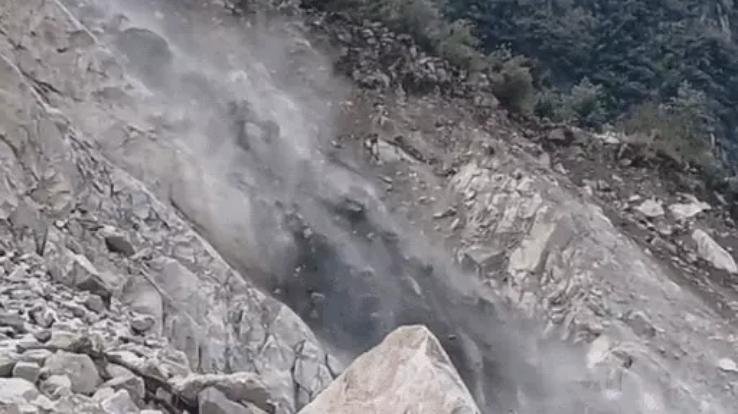 Landslide again in Nigulsari, Kinnaur district cut off from country and world