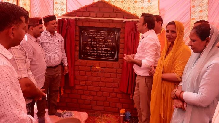 Dharamshala: Negi laid the foundation stone of Lok Bhawan and Panchavati Park in Thehar of Shahpur Vis.