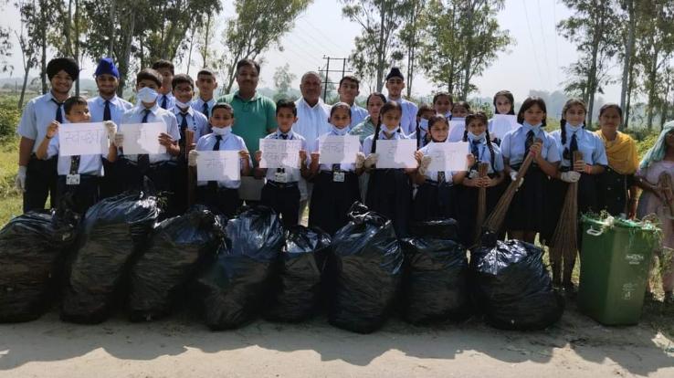 Una: Children and teachers of Scholars Unified School launched cleanliness campaign
