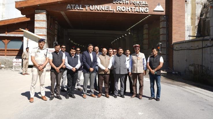 Kullu: Mukesh Agnihotri inspected Atal Tunnel