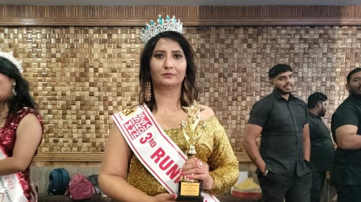 Jaisinghpur: Meena Devi won the title of Miss Queen