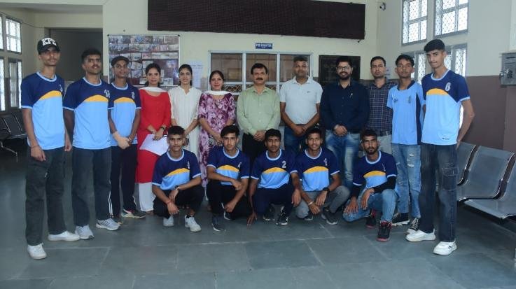 Jaisinghpur College team leaves for Hamirpur for Inter College Kabaddi Championship