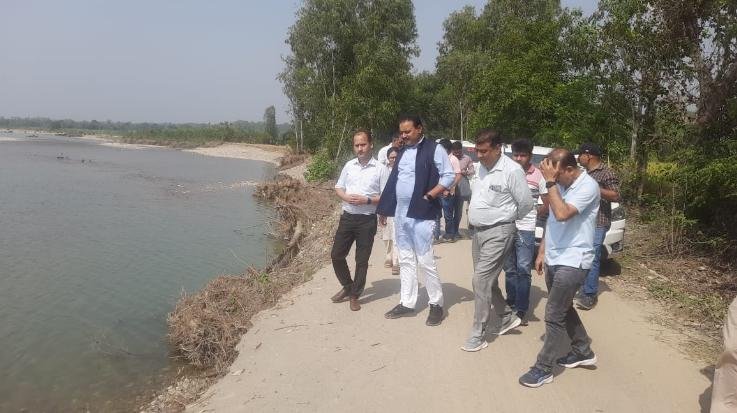  Indora: MLA Malendra Rajan visited the flood affected area of ​​Mand.