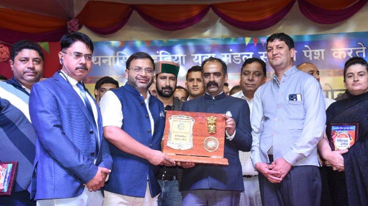 Solan: Dr. Vivek Bindal honored with Himachal Gaurav Award