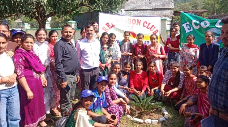 Jwalaji: Students took out Amrit Kalash Yatra and took Panch Pran Pledge.