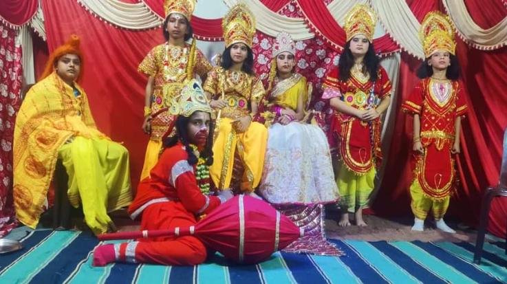 Small children performed Ramlila in Lambagaon