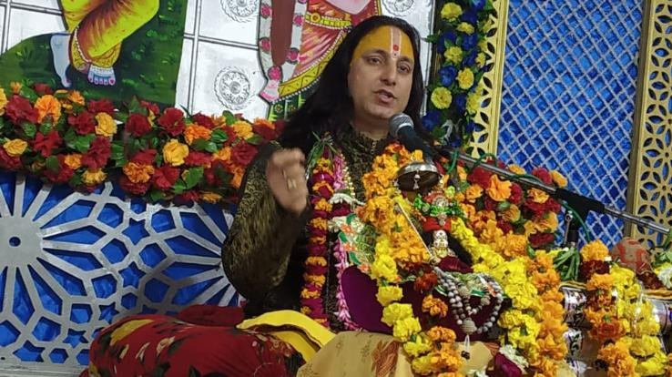 वृंदावन में उमड़ी भक्तों की भीड़ 