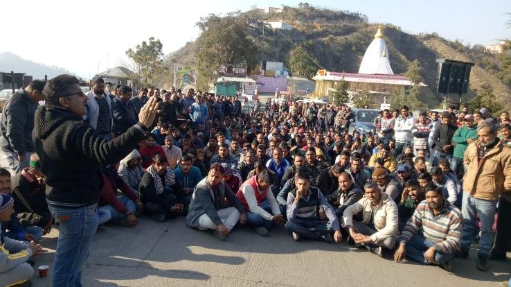 अल्ट्राटेक सीमेंट कंपनी के खिलाफ शनिवार को 12वें दिन भी धरना-प्रदर्शन जारी
