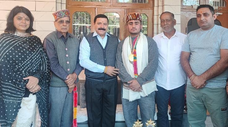 Panchrukhi: BJP leader Ghanshyam Sharma honored Aditya Rana for winning gold.