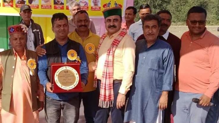 Dehra: Kabaddi tournament started in the playground of Dayal Panchayat.