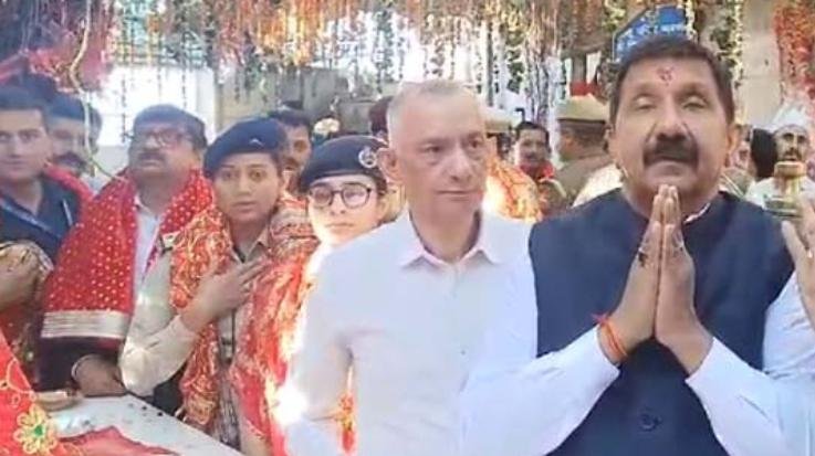 Deputy Chief Minister Mukesh offered his head to Mother Chintpurni.