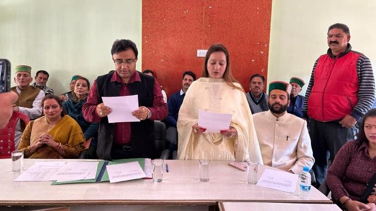  SDM Rajgarh Raj Kumar Thakur administered oath to the newly elected President and Vice President of Nagar Panchayat Rajgarh.