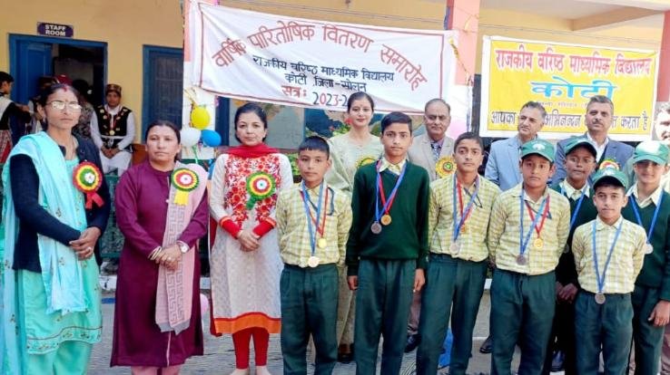 Kunihar: Annual prize distribution ceremony celebrated at Government Senior Secondary School, Koti.