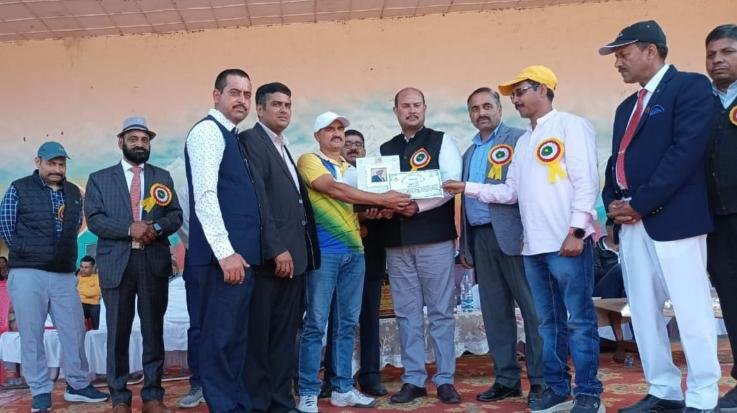 Jaisinghpur: Madhur Dhiman honored for courageous actions 123