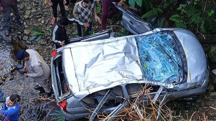  Car fell into ditch in Ghumarwin of Bilaspur district, two dead 123