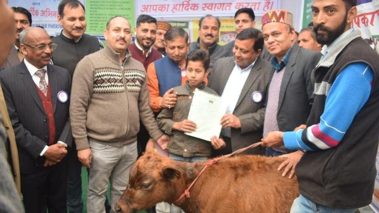समाज के अंतिम छोर पर खड़े व्यक्ति को हर प्रकार की सुविधाएं प्रदान करवाना सरकार का लक्ष्य - वीरेन्द्र कवंर