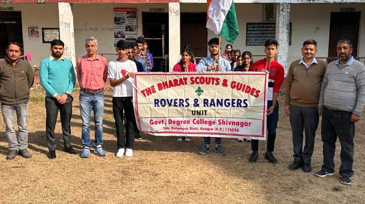 Jaisinghpur: Rangers and Rovers of Shivnagar College celebrated Flag Day.123
