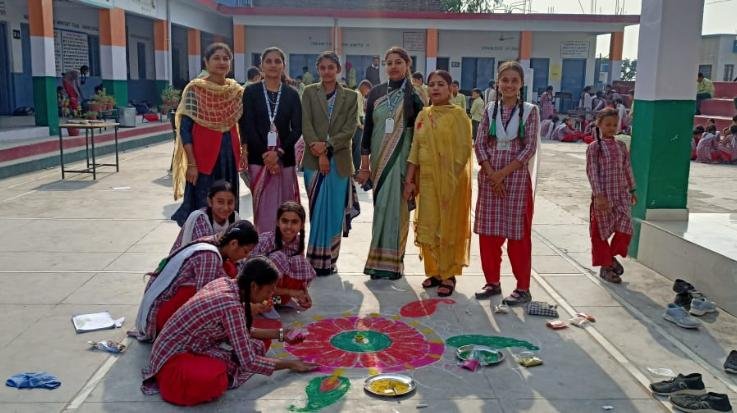 Indora: Minerva College organized competitions in schools on the occasion of Diwali.