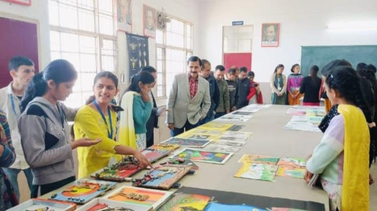 147 artworks of students were the main attraction in the art exhibition held at Sangrah College.