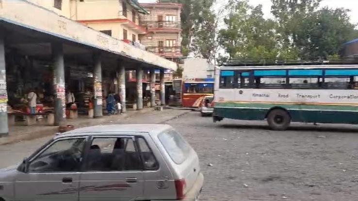 One person seriously injured after falling in a barber shop in Kunihar, referred to IGMC
