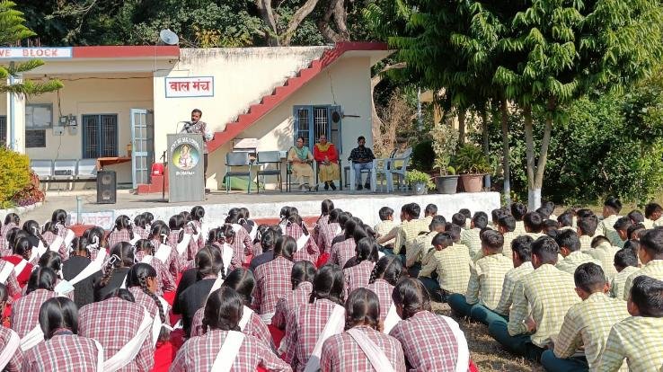 Indora: Awareness camp organized under drug free campaign in Ramva Vidyalaya Bhogravaan.