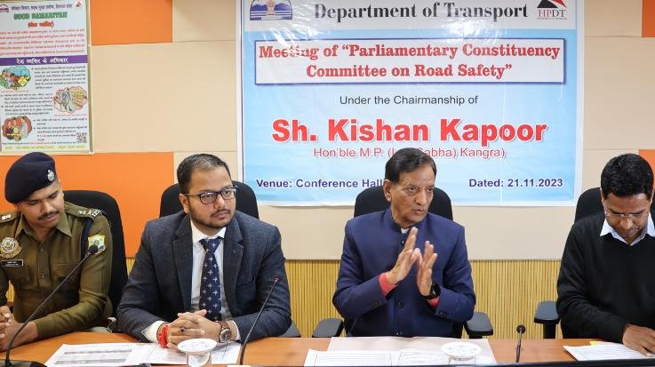 Dharamshala: MP Kishan Kapoor gave instructions to put up sign boards at black spots.