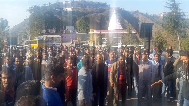 बागा में ट्रक ऑपरेटरों ने 18वें दिन भी अपना प्रदर्शन रखा जारी