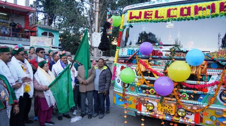 Reckong Peo: Revenue Minister Negi and MP Pratibha Sapni flagged off the bus service.