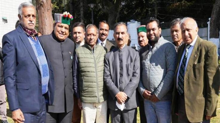 Shri Shyam Parivar Solan contributed one lakh rupees to the Chief Minister Disaster Relief Fund
