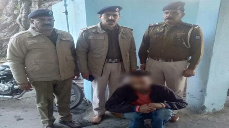 Rakkad: Police recovered 2.42 grams of chitta from a youth in Muhi Chowk rain shelter.