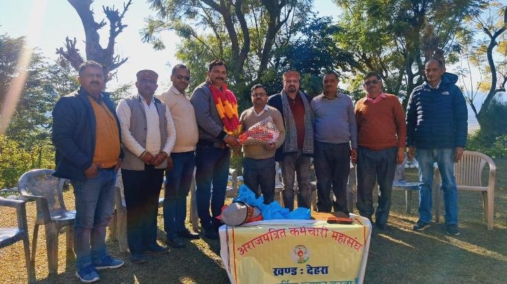 Dehra: Non-Gazetted Employees Federation Dehra held a meeting
